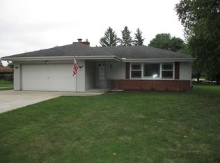 15115 W Rogers Dr, New Berlin, WI 53151