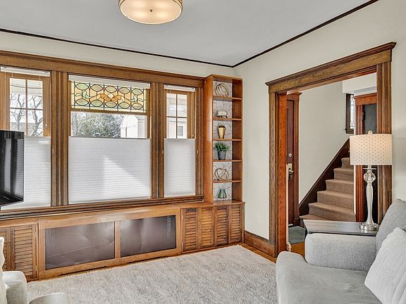 5th image of 82 Oak St