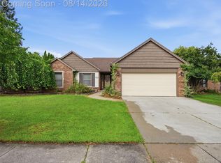 44154 Pentwater Dr, Clinton Township, MI 48038