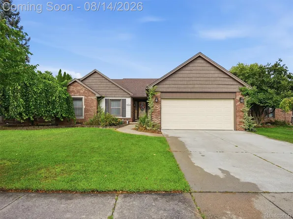 44154 Pentwater Dr, Clinton Township, MI 48038