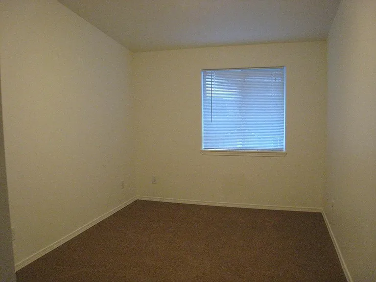 Prineville City Townhomes — Photo 9