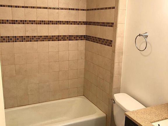 3rd image of 1542 Front St APT 5