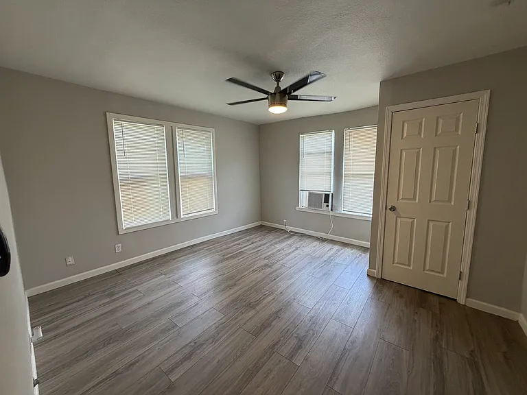 232 Regina St #1 — Photo 10
