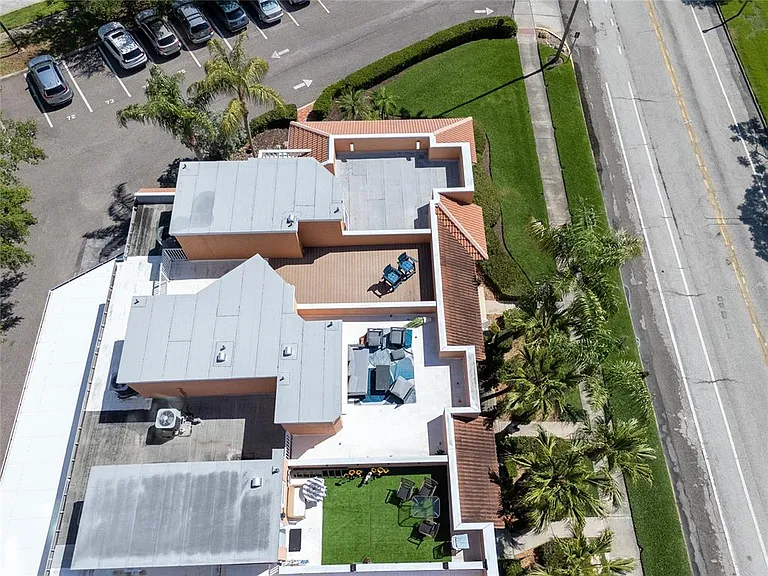 920 N Shore Dr NE — Photo 56