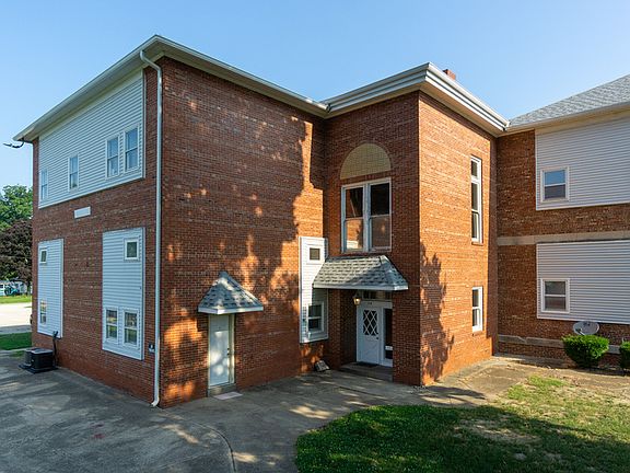 2nd image of 211 N Lincoln St APT 11