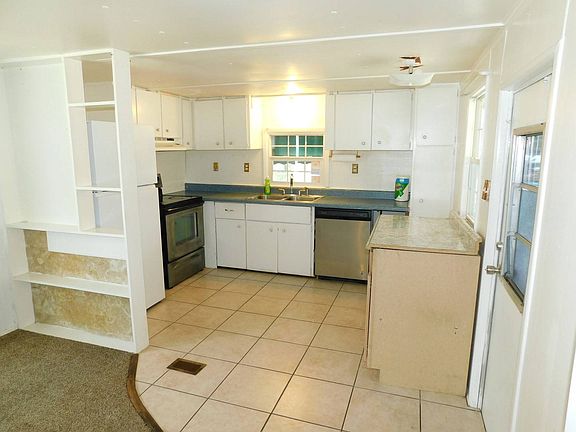 3rd image of 672 Linda Ln