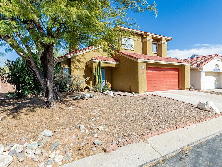 10472 N Fair Mountain Dr — Photo 2