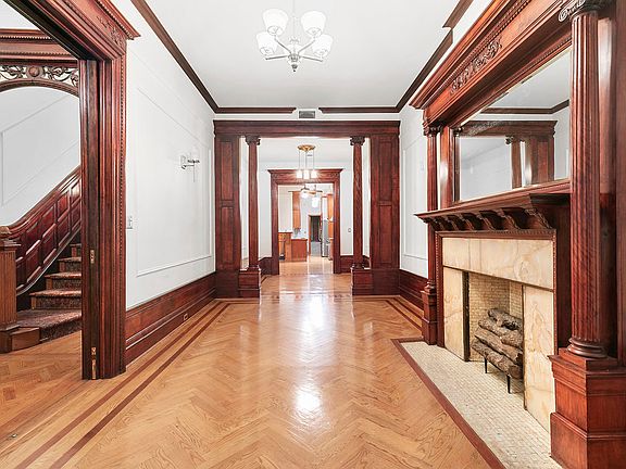 2nd image of 252 W 137th St