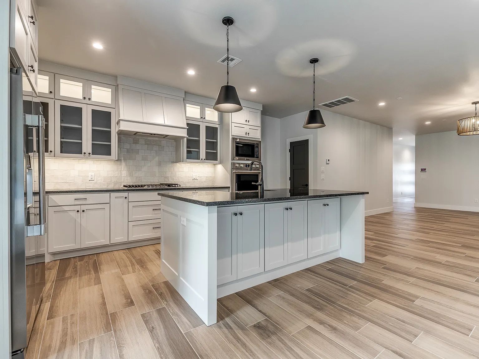 4 bed, 2.5 bath, 3150 sqft, $4,000 — Photo 4