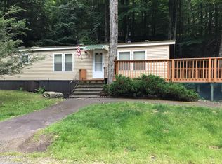 151 Southerton Ln, Greentown, PA 18426