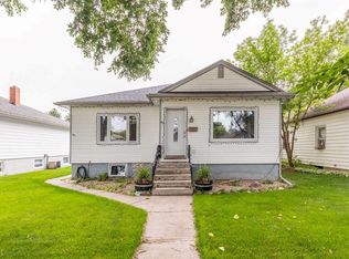 69 N 2nd St NW, Medicine Hat, AB T1A6J2