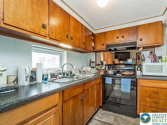 5th image of 151 2nd St