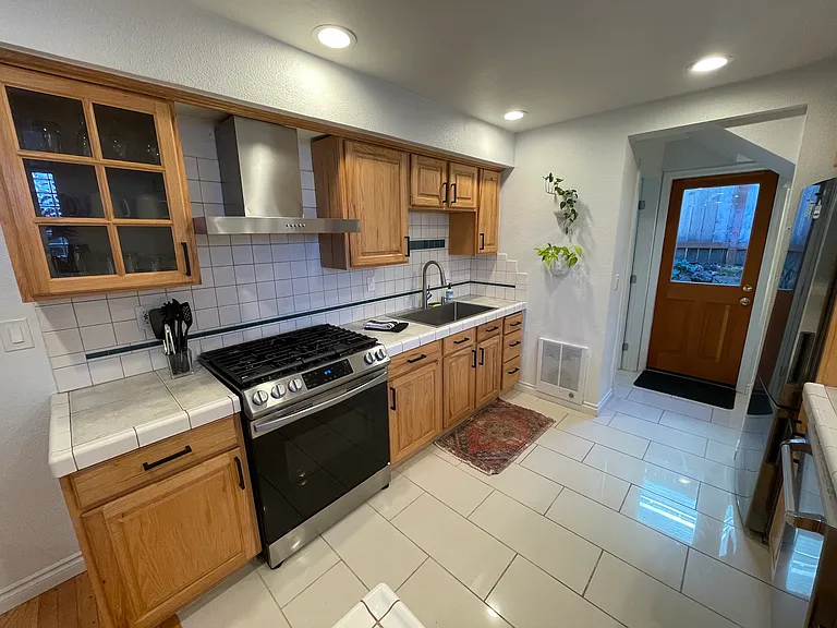 511 Ward St #4 — Photo 4