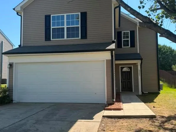8207 Belmont Stables Dr, Charlotte, NC 28216