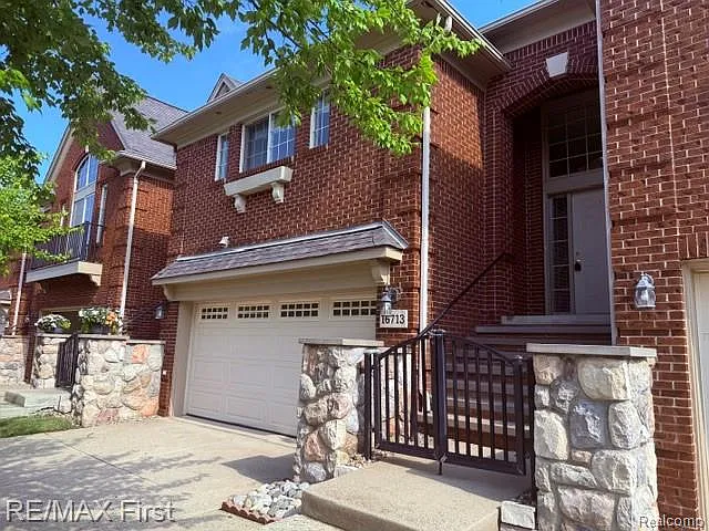 16713 Kensington Dr — Photo 2