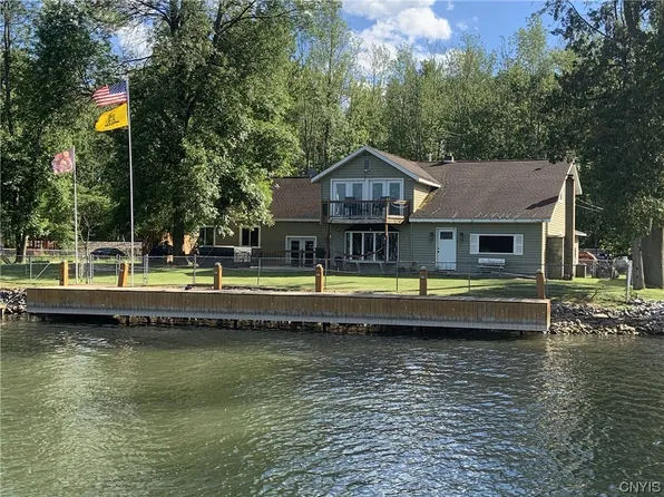 30 Van Ness Rd S, Baldwinsville, NY 13027