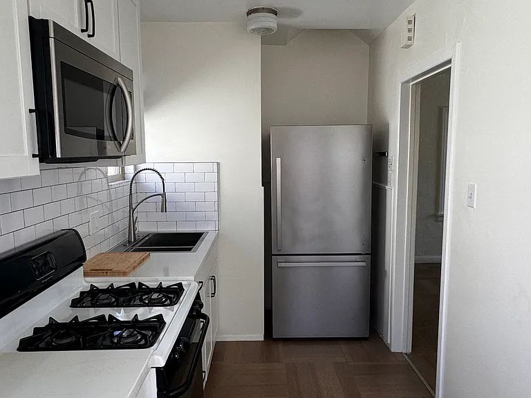 1427A E 33rd St — Photo 10