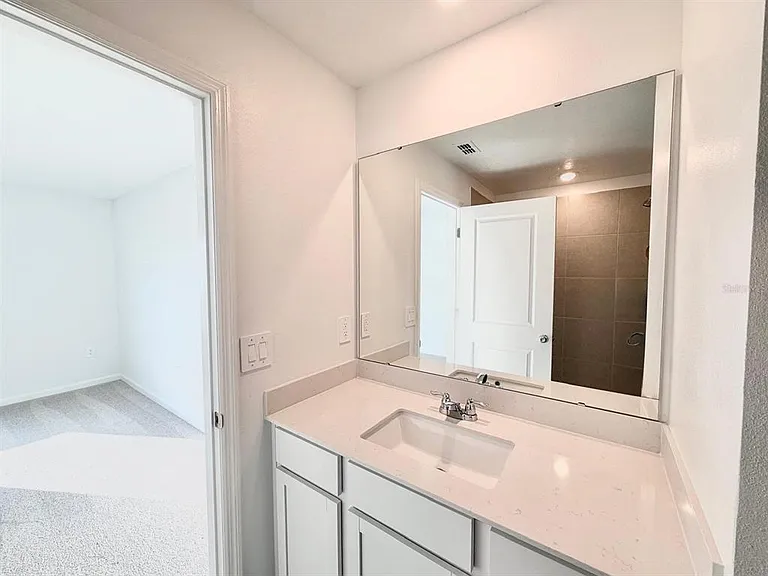 2122 Chris Dr — Photo 18