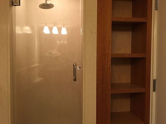 5th image of 261 Nassau Ave APT 1