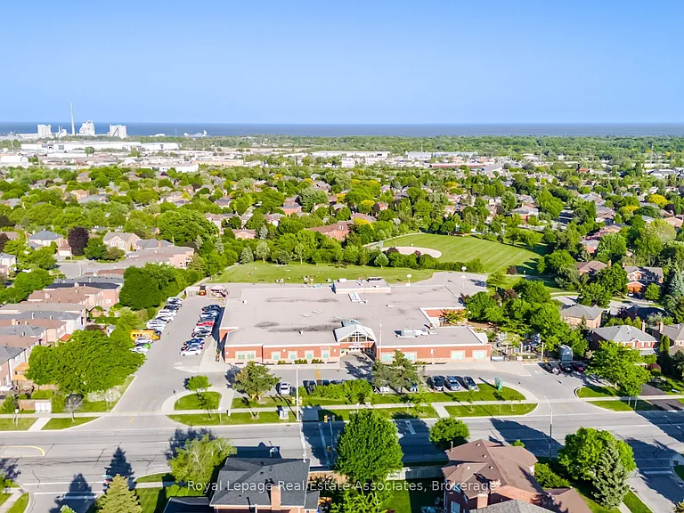 1308 Valerie Cres — Photo 48