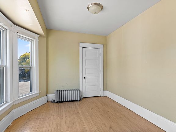 3rd image of 2900-02 W Arthur Ave #1