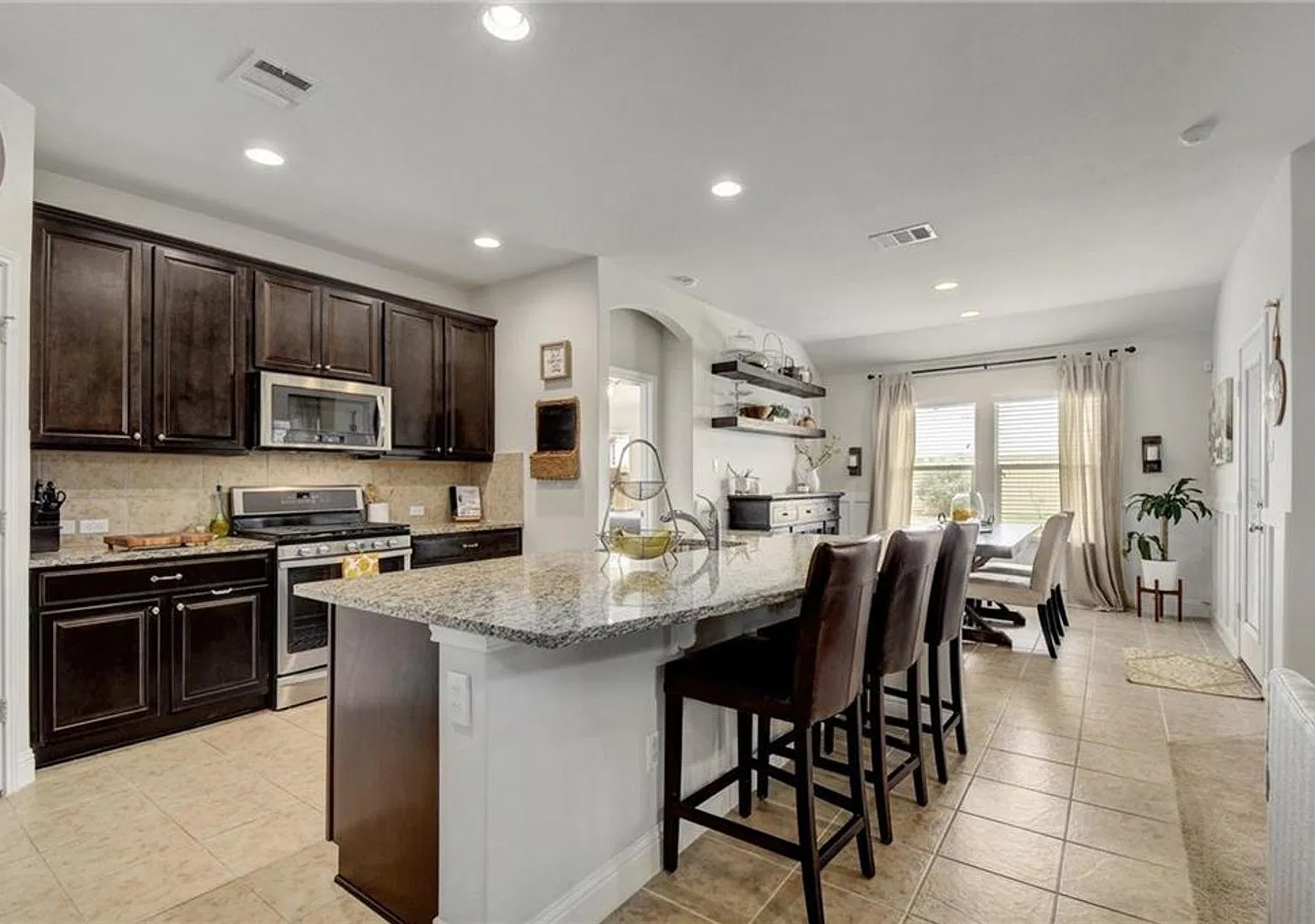 3 Bedroom 2 Bath one story home in Paloma Lake Subdivision - Round Rock — Photo 3