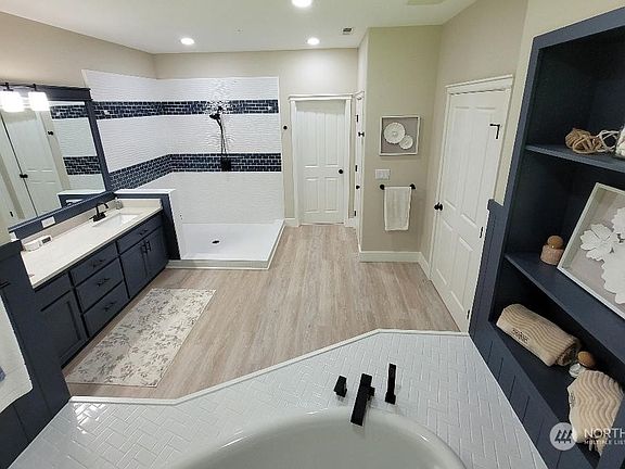 5th image of 5560 Peregrine Way