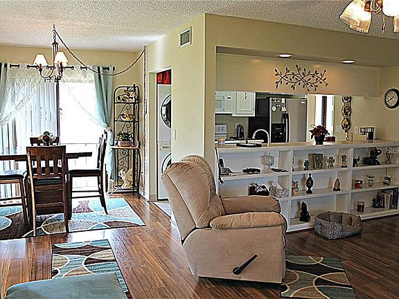 4th image of 233 La Casa #233