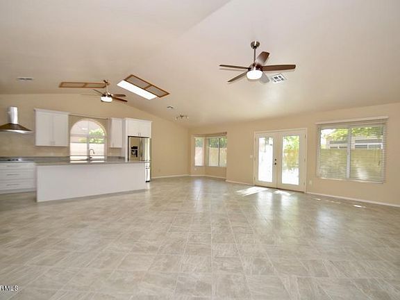 2nd image of 85 W Calle De Caballos