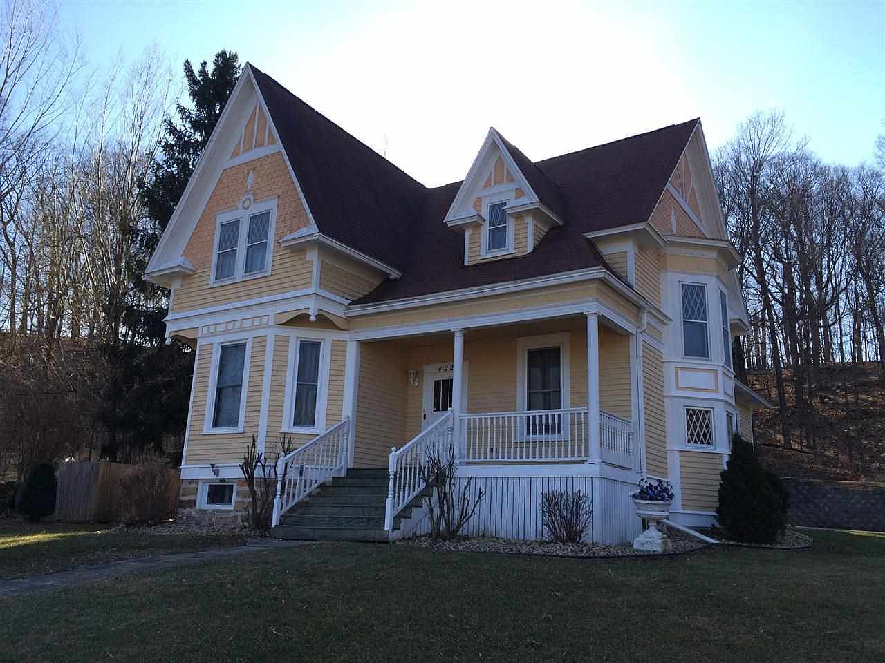 422 Washington St, Wonewoc, WI 53968 Zillow