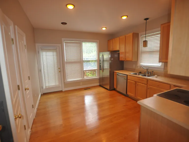 206 Charleston Ln — Photo 8