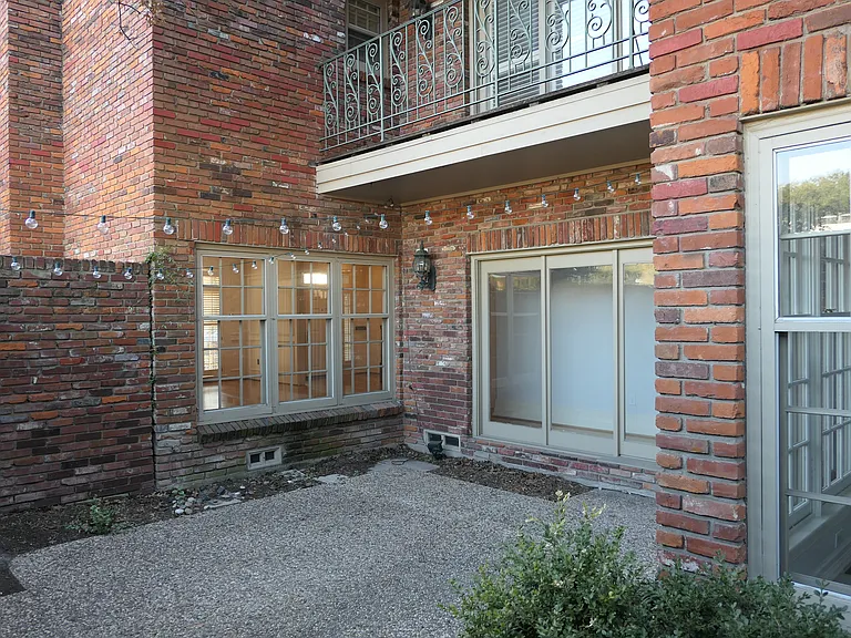 4100 Lovers Ln — Photo 20