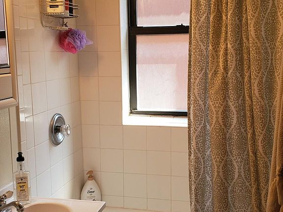 4th image of 4309 N Winchester Ave APT 2C