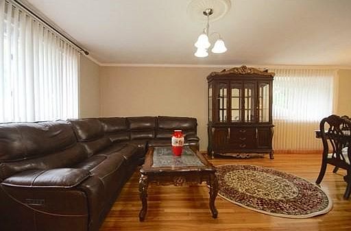 3rd image of 158 Dartmouth St