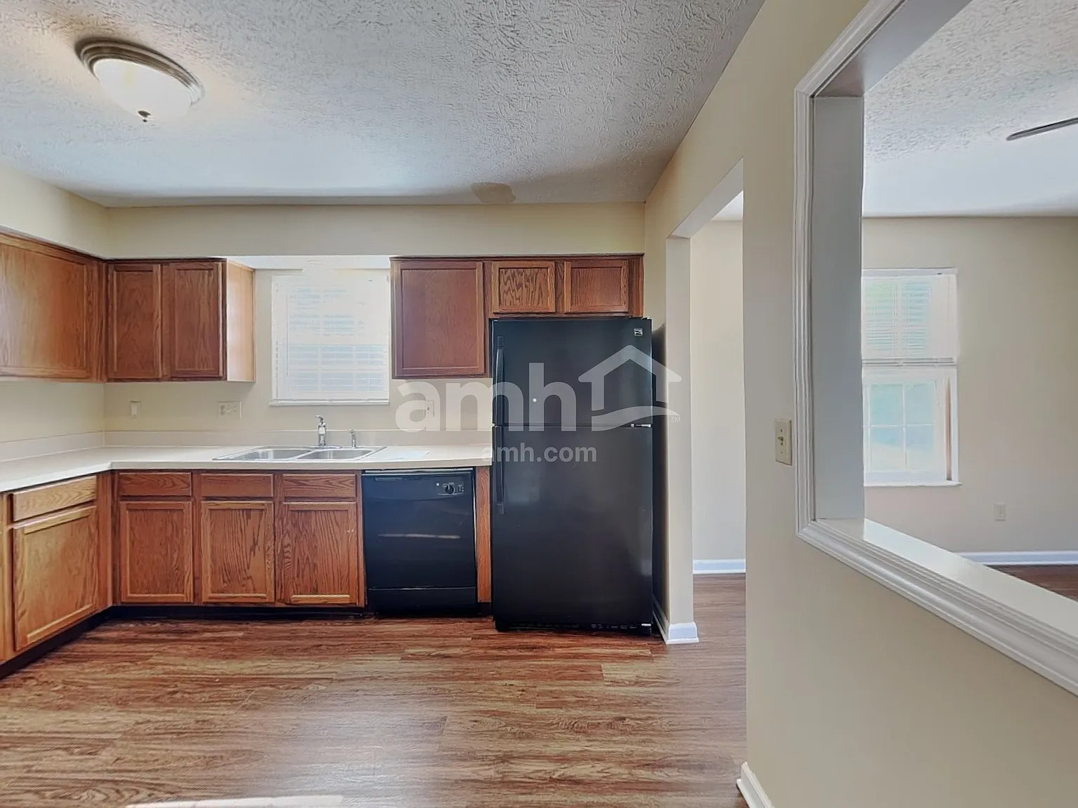 4 bed, 2.5 bath, 2346 sqft, $2,835 — Photo 3