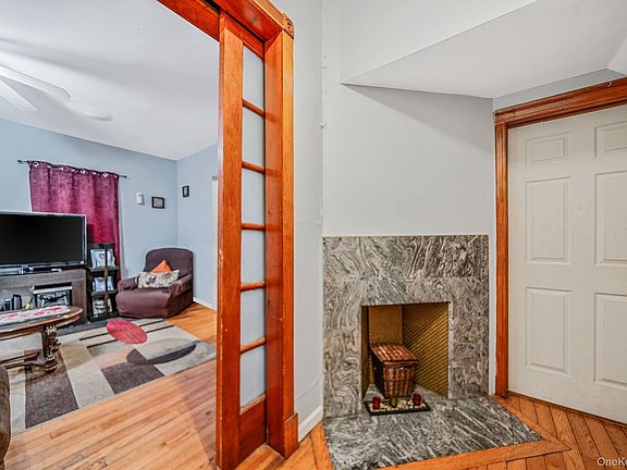 4th image of 133 Franklin Avenue
