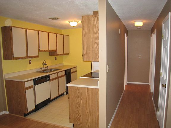 5th image of 1724 Blackstone Dr