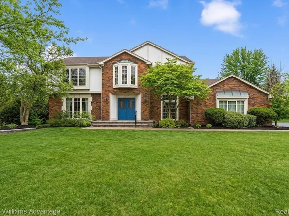 47040 Elmsmere Dr, Northville, MI 48167