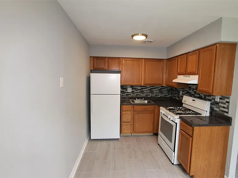 West Walnut Lane Apartments — Photo 10