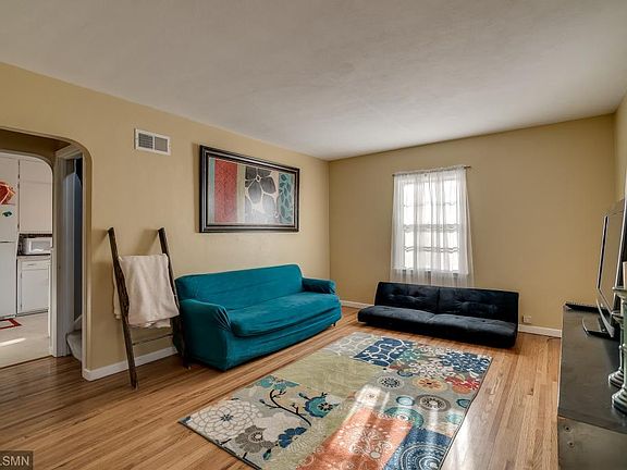 3rd image of 313 W Jefferson Ave