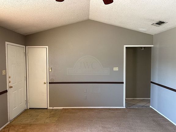 3rd image of 2401 Hemlock Dr