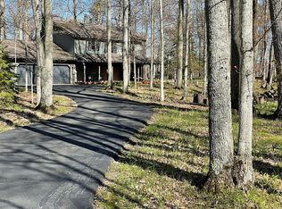 08100 Mulberry Ln, Charlevoix, MI 49720