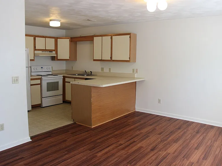 800 Patrick Henry Dr — Photo 9