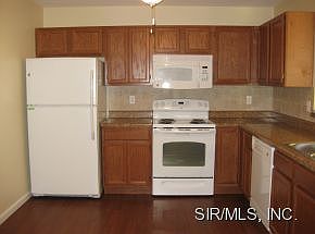 5th image of 326 Church St