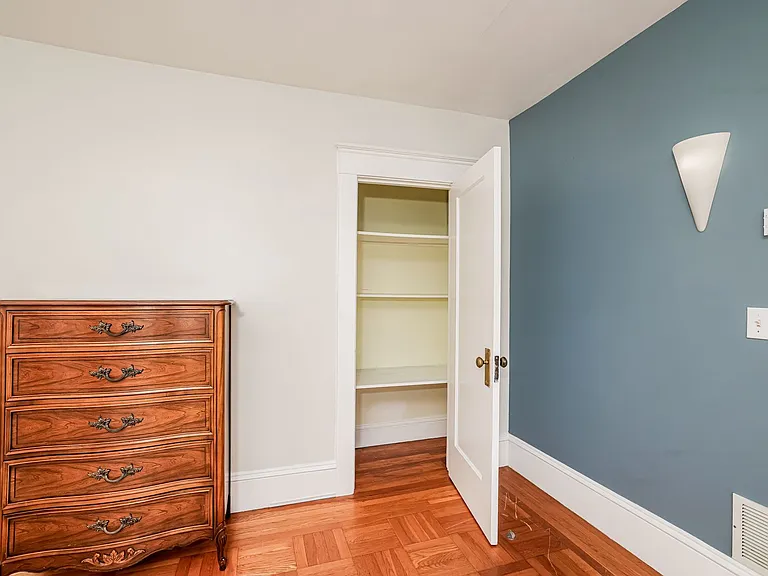 2238 Lakeshore Ave — Photo 16