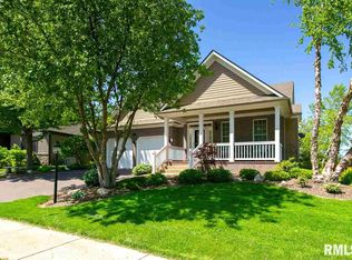 16 Grove Park Cir, Bettendorf, IA 52722