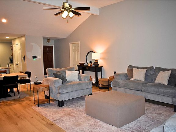 3rd image of 10915 Linwood Ct