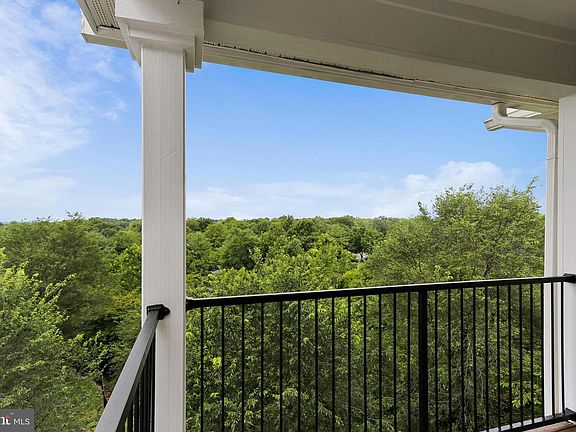 3rd image of 19608 Galway Bay Cir APT 402