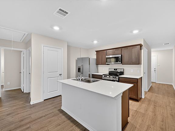5th image of 1113 Northfield Dr