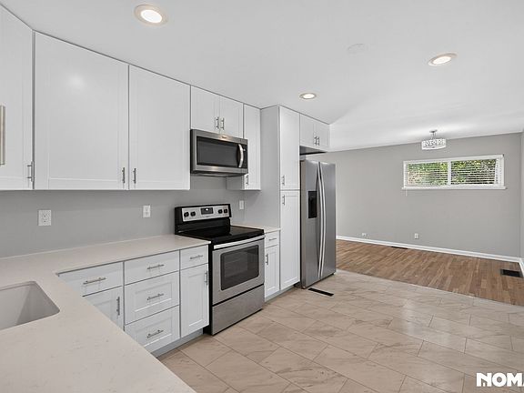 3rd image of 3201 S Holly St